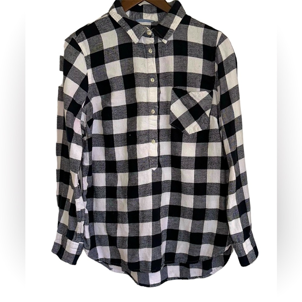 Marona black white checkered, long sleeve button pull over top women L